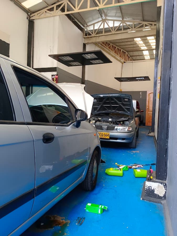 Taller Automotriz CARDAMOTORS — foto