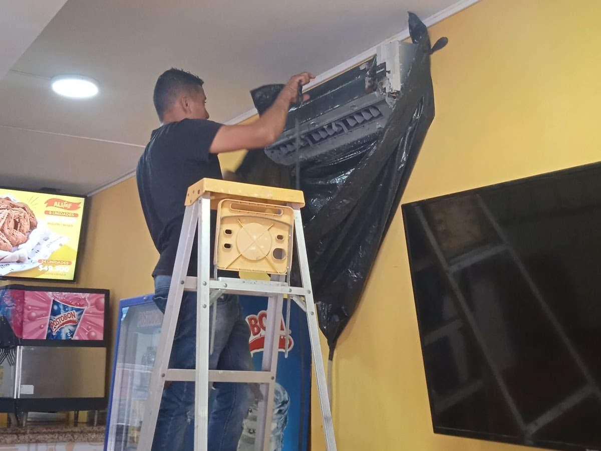 MANTENIMIENTO DE AIRES ACONDICIONADOS — foto