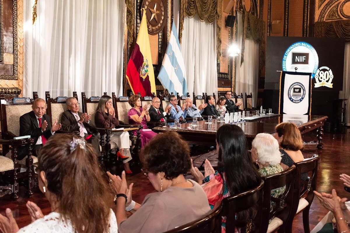 COLEGIO DE CONTADORES BACHILLERES Y PUBLICOS DEL GUAYAS