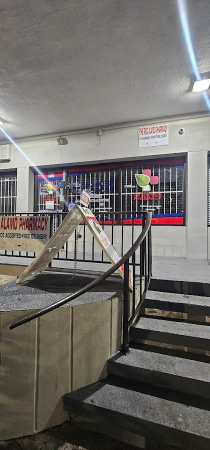 Farmacia Latina Alamo Pharmacy — foto