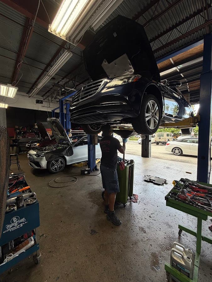 Mercedes Service Centers — foto