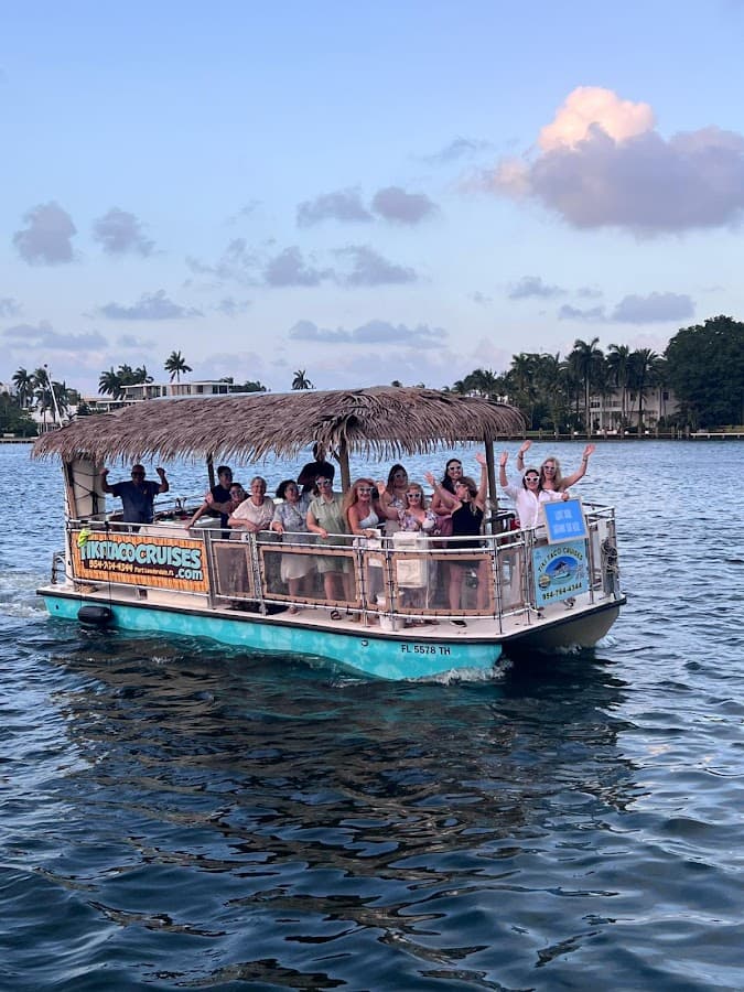 Tiki Taco Cruises — foto