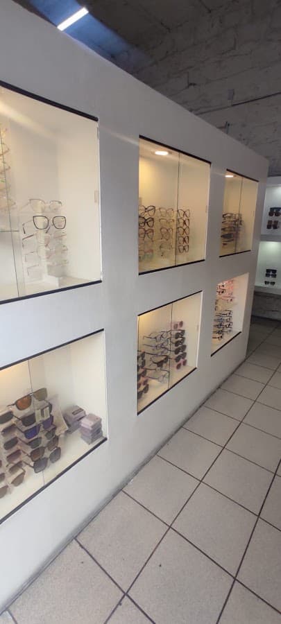 Optica Belli Occhio Cercado — foto