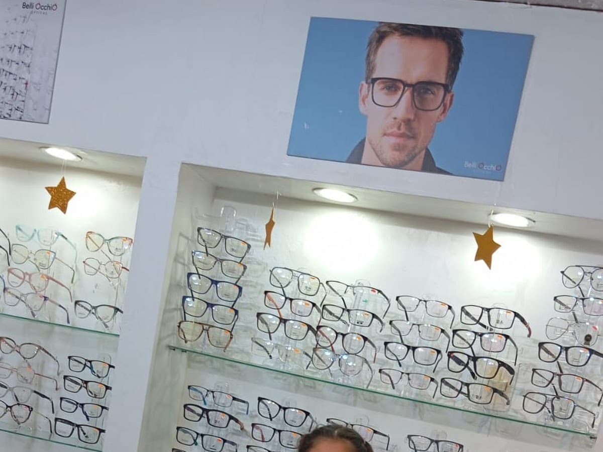 Optica Belli Occhio Cercado — foto