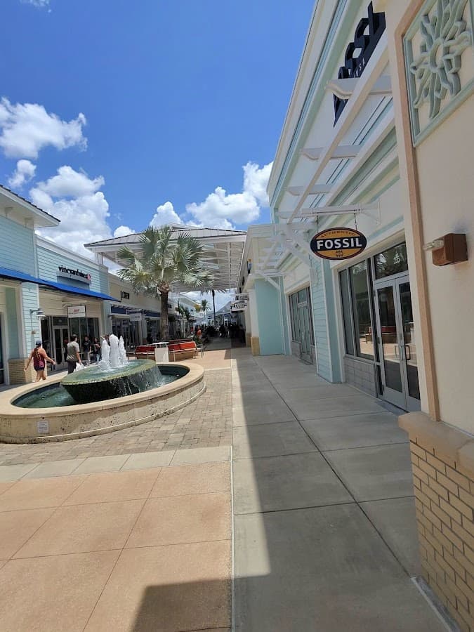Tampa outlet — foto