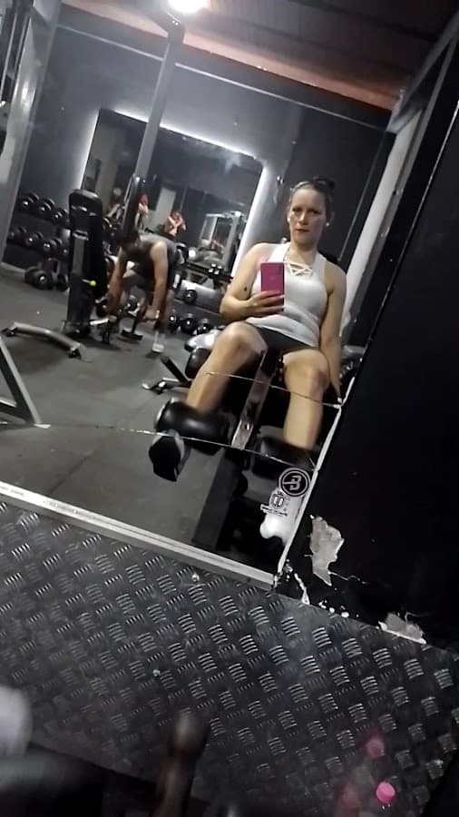 IRON GYM — foto