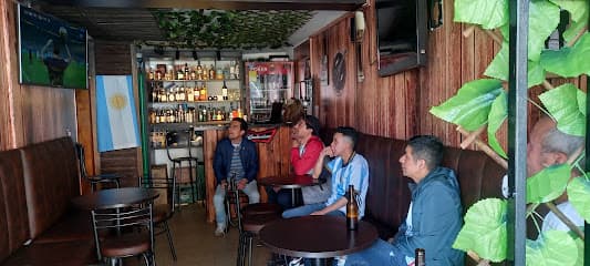 Alammas bar rock and beer, Maestros cerveceros — foto