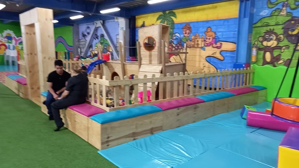 Play House — foto