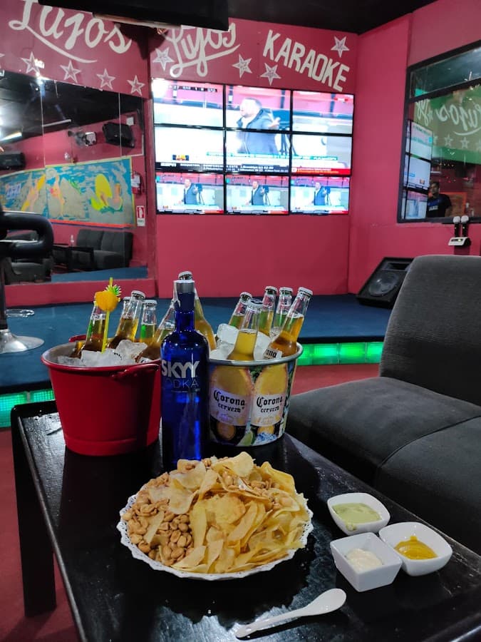LUJO’S Discoteca Karaoke — foto