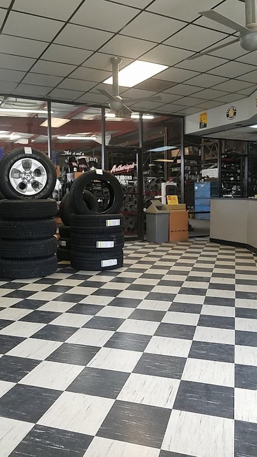 Adams Used Auto Parts Inc — foto