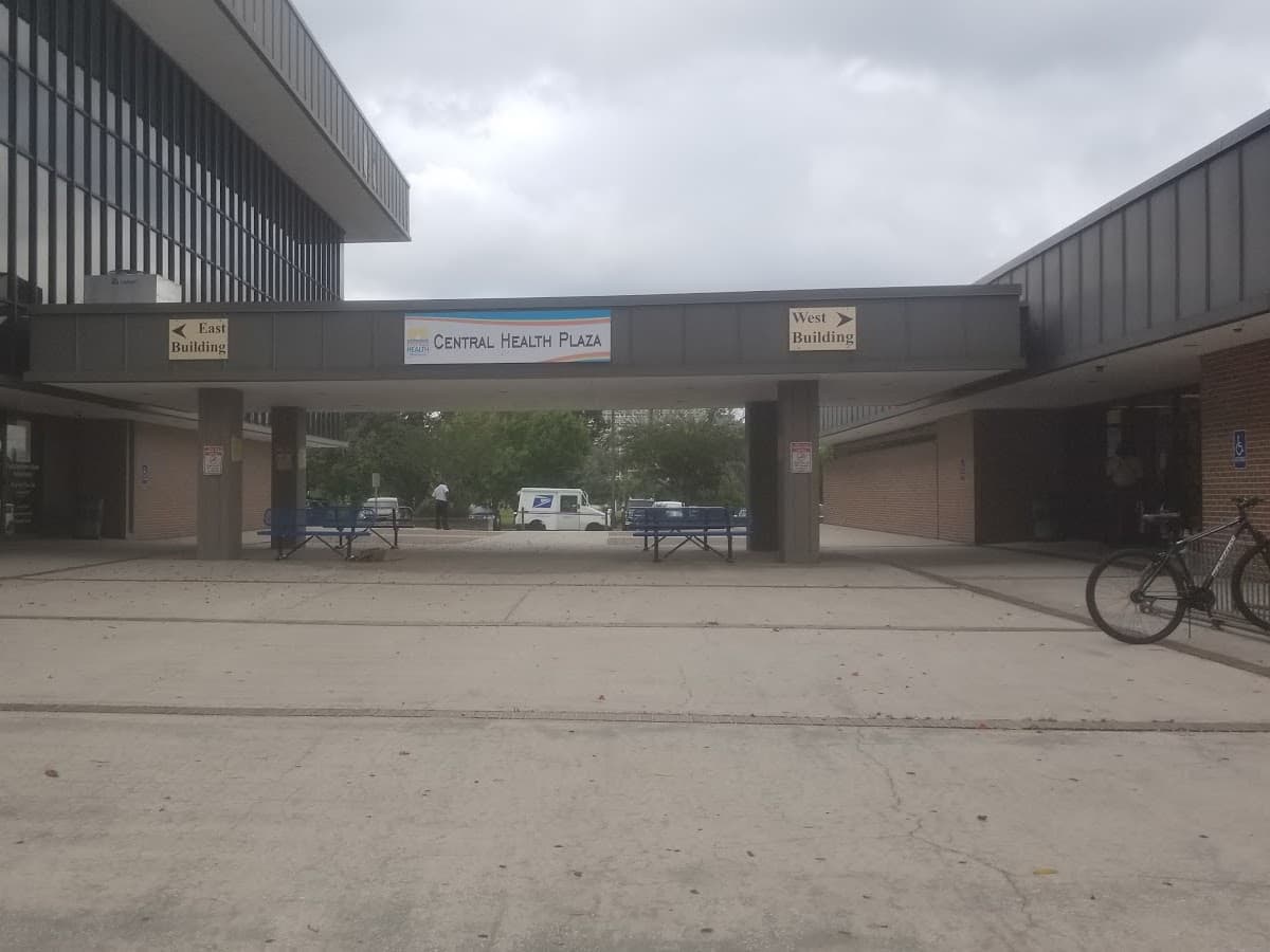 Center for Women and Children at Central Health Plaza — foto