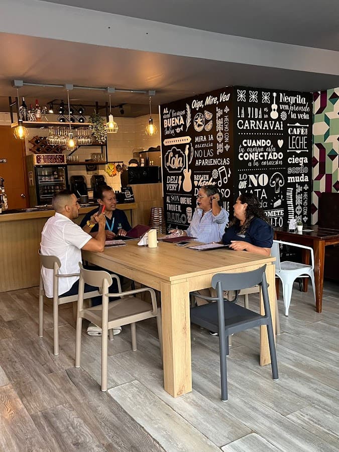 Lola Resto & Café