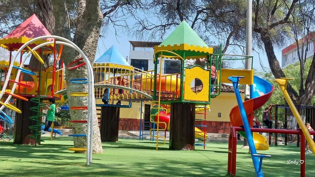Zona de juegos infantiles