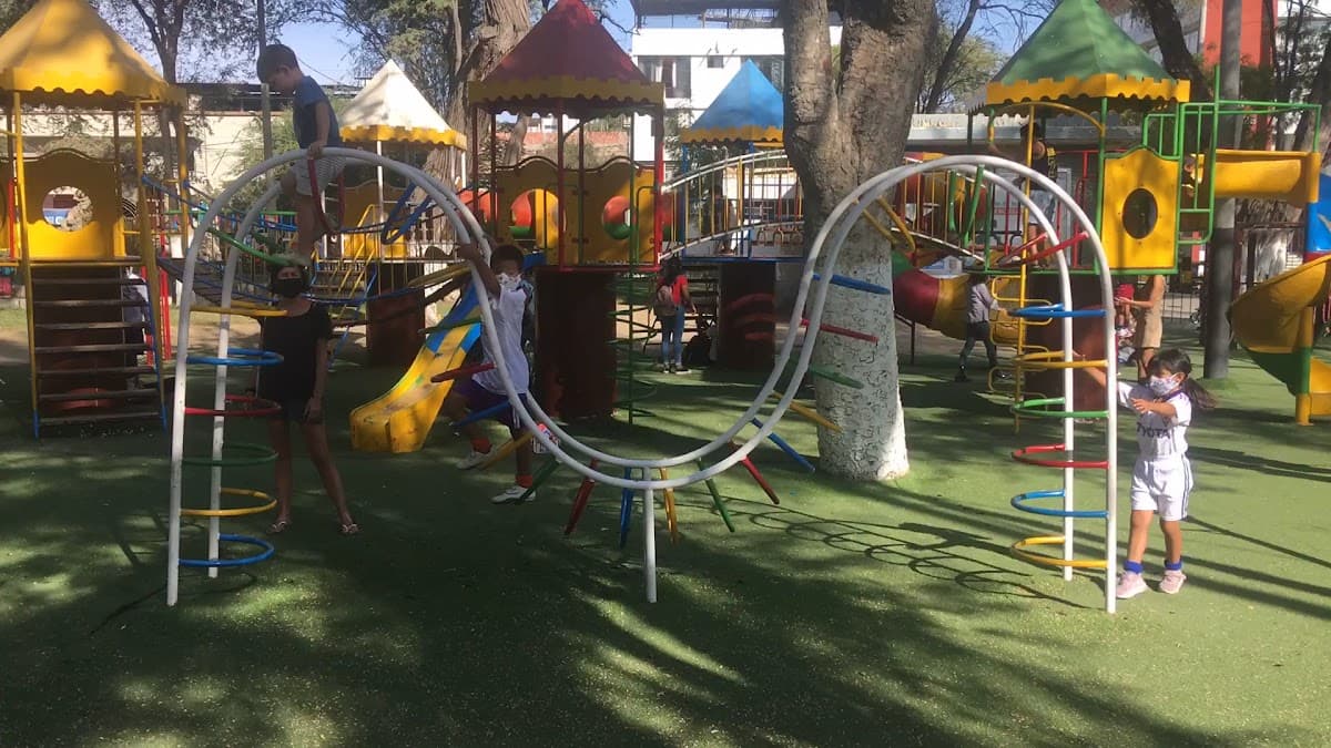 Zona de juegos infantiles — foto