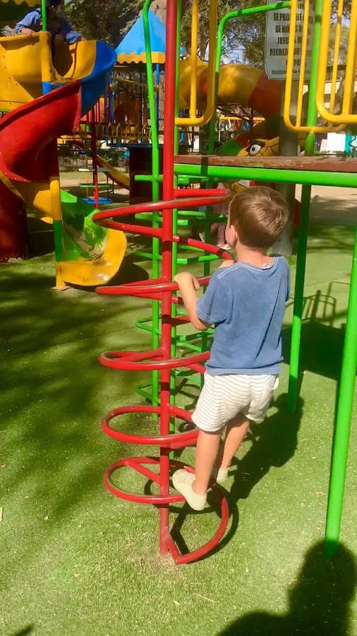 Zona de juegos infantiles — foto
