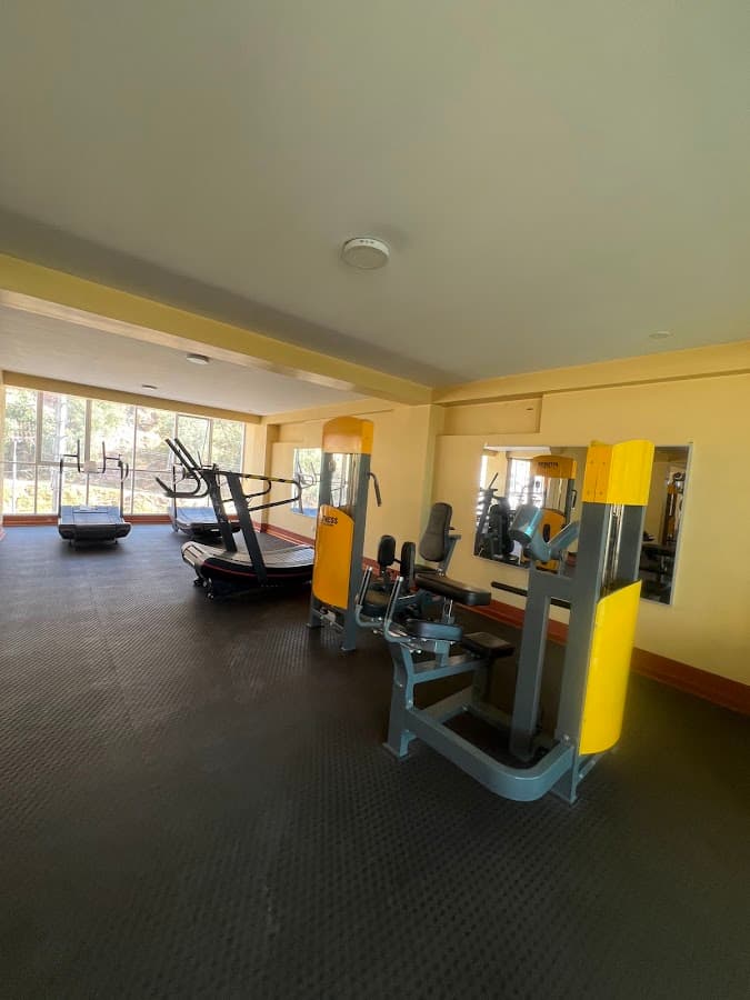 GIMNASIO, GYM, FITNESS “EL CASTILLO” — foto