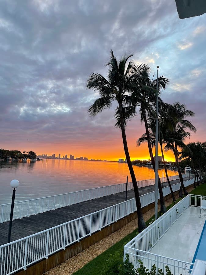 Real Brokers Miami – Real Estate Concierge