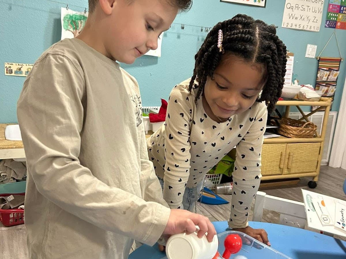 Montessori World School — foto