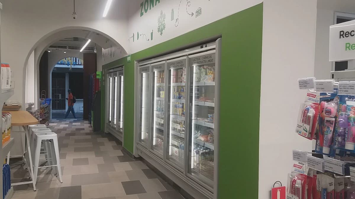 Droguería y Minimarket PURA — foto