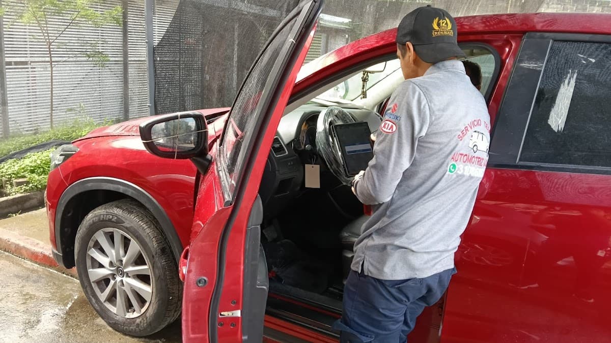 Taller de servicio técnico automotriz Loaiza — foto