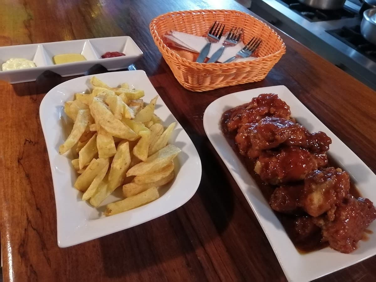 GUAPA Restobar Karaoke — foto