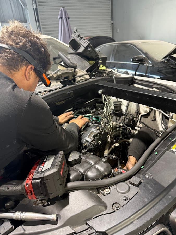 Mechanic Automotive L&S — foto